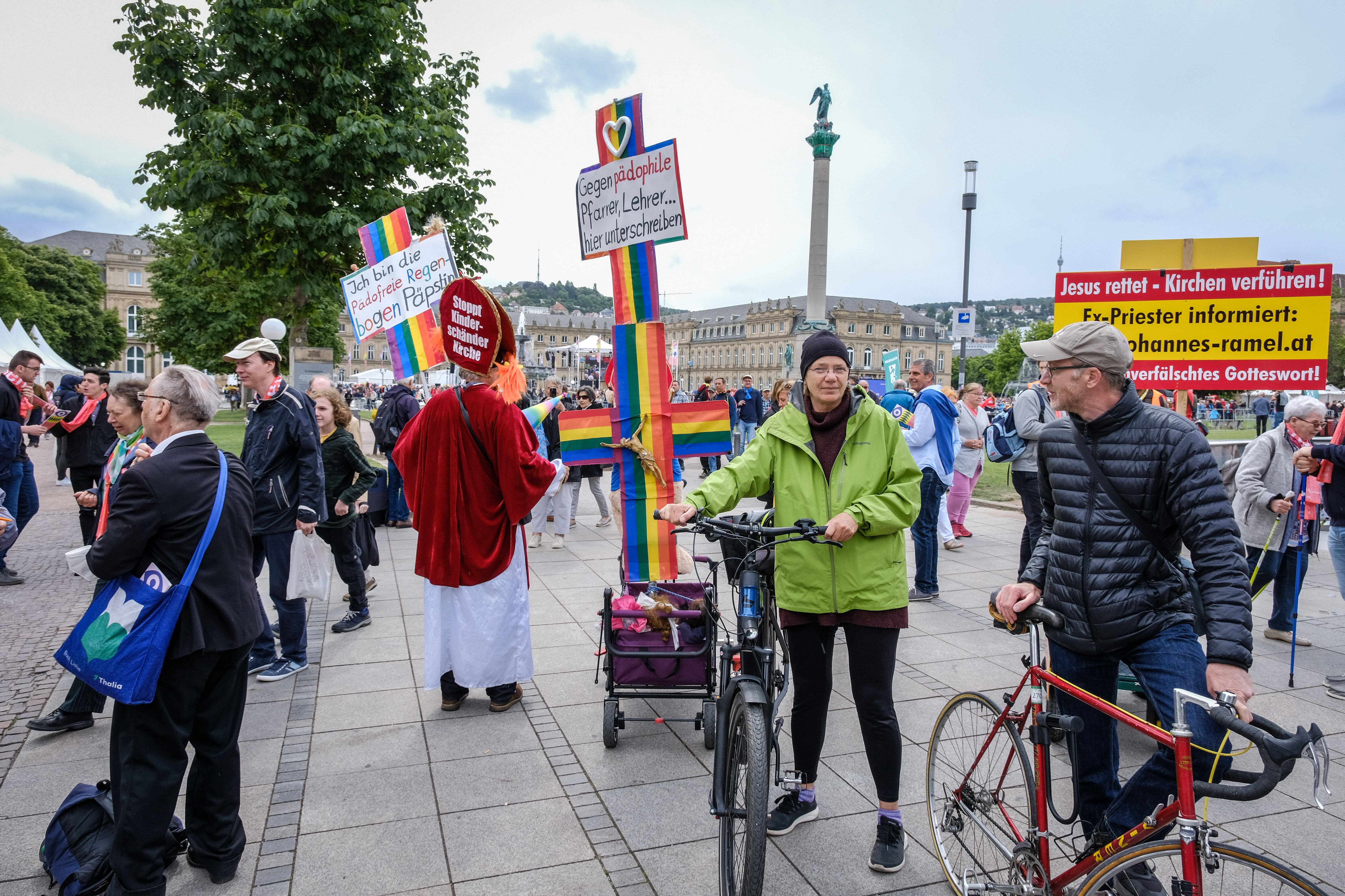 Schwachbesuchter Katholikentag 2022 in Stuttgart: Die Zukunft wird neuen kirchlichen (Laien-)Bewegungen gehören, die Tradition, Liturgie und persönliche Frömmigkeit hochschätzen und die Autorität des päpstlichen Lehramtes hervorheben Schwachbesuchter Katholikentag 2022 in Stuttgart: Die Zukunft wird neuen kirchlichen (Laien-)Bewegungen gehören, die Tradition, Liturgie und persönliche Frömmigkeit hochschätzen und die Autorität des päpstlichen Lehramtes hervorheben