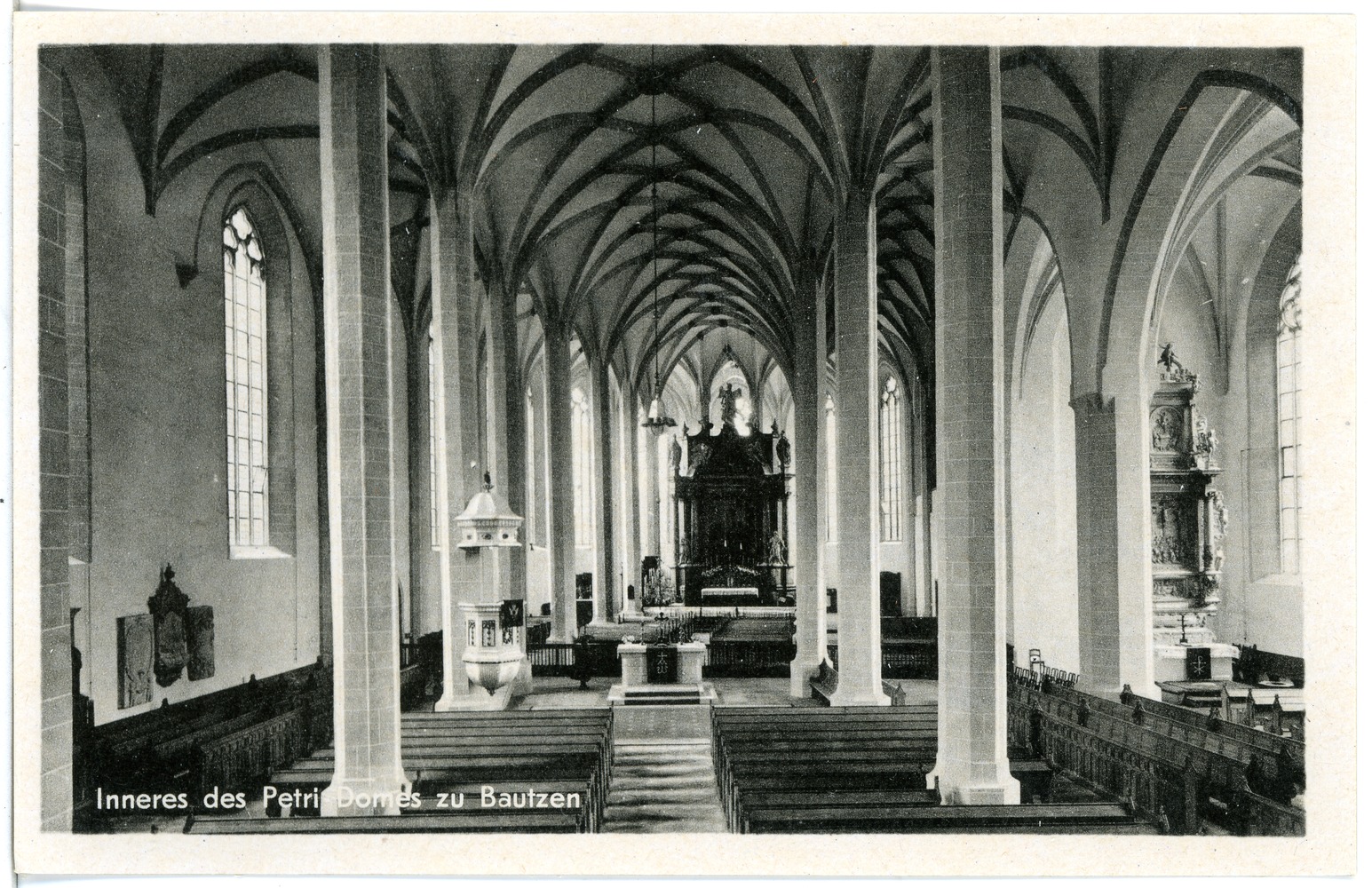 Der Petridom zu Bautzen wurde als erste Simultankirche des Reiches von Protestanten (vorn) und Katholiken (hinterer Teil) gemeinsam benutzt Der Petridom zu Bautzen wurde als erste Simultankirche des Reiches von Protestanten (vorn) und Katholiken (hinterer Teil) gemeinsam benutzt