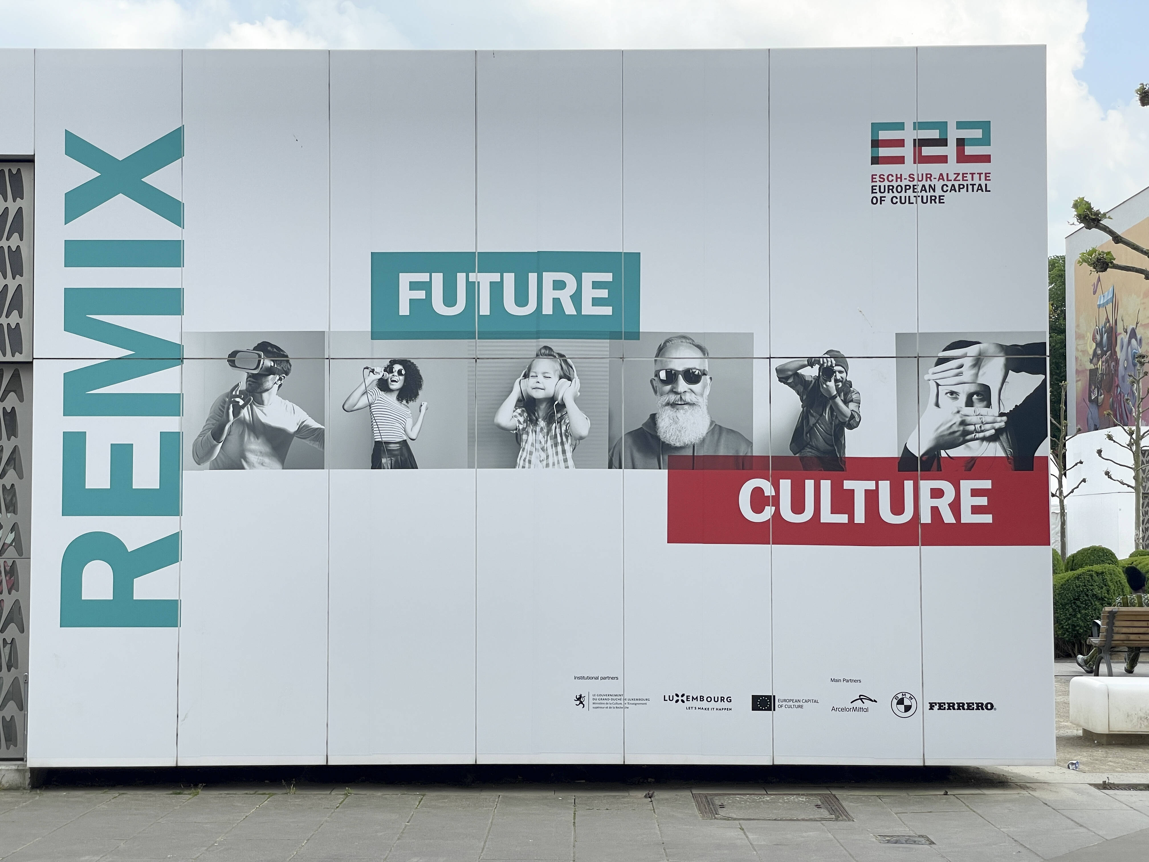 Esch an der Alzette ist die kleinste der drei Kulturhauptstädte Europas 2022. Nach dem Strukturwandel von der Kohle ins digitale Zeitalter musste sich die einstige luxemburgische Industriemetropole neu erfinden – dazu das Leitmotiv „Remix Culture“ Esch an der Alzette ist die kleinste der drei Kulturhauptstädte Europas 2022. Nach dem Strukturwandel von der Kohle ins digitale Zeitalter musste sich die einstige luxemburgische Industriemetropole neu erfinden – dazu das Leitmotiv „Remix Culture“
