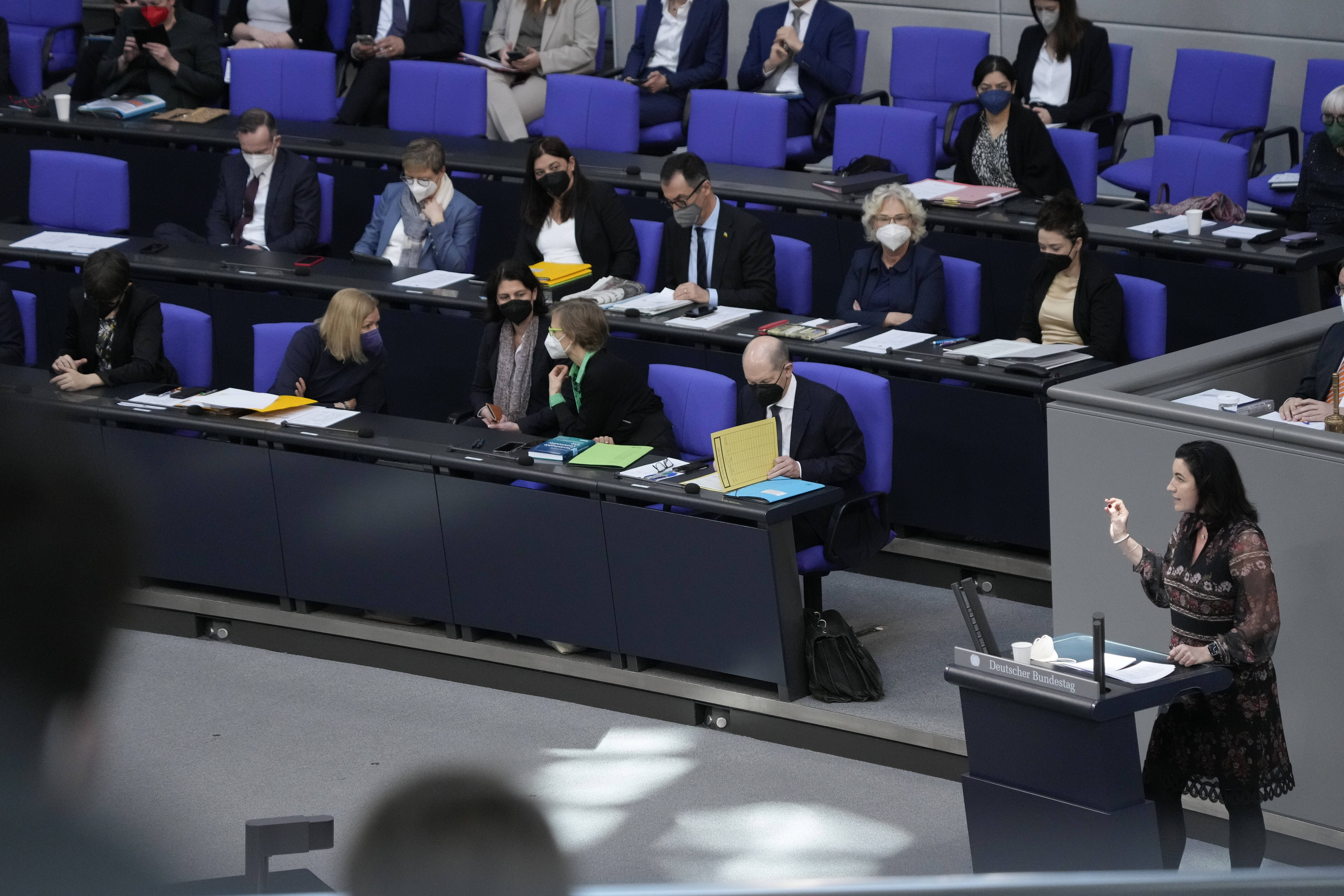 Abgeordnete befinden sich im Hamsterrad zwischen Sitzungen, Ausschüssen und Gremien. Am 23. November haben sie sich für die Generaldebatte des Deutschen Bundestags versammelt. Abgeordnete befinden sich im Hamsterrad zwischen Sitzungen, Ausschüssen und Gremien. Am 23. November haben sie sich für die Generaldebatte des Deutschen Bundestags versammelt.