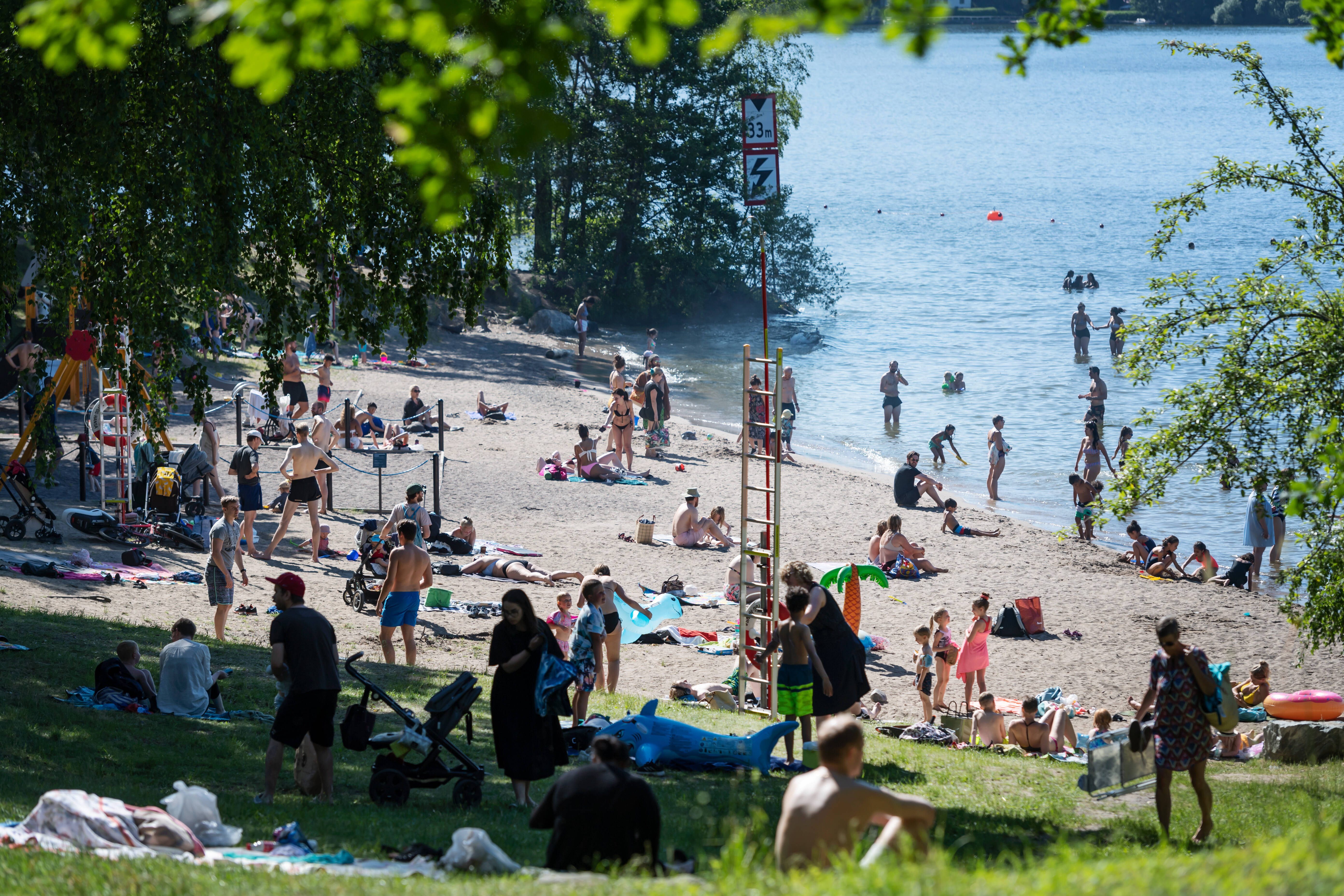 Ein beliebter Badestrand am Mälaren-See in Stockholm vor der Flüchtlingskrise: Es fing damit an, dass Frauen und Mädchen besser nicht mehr ohne männliche Begleitung baden gingen Ein beliebter Badestrand am Mälaren-See in Stockholm vor der Flüchtlingskrise: Es fing damit an, dass Frauen und Mädchen besser nicht mehr ohne männliche Begleitung baden gingen