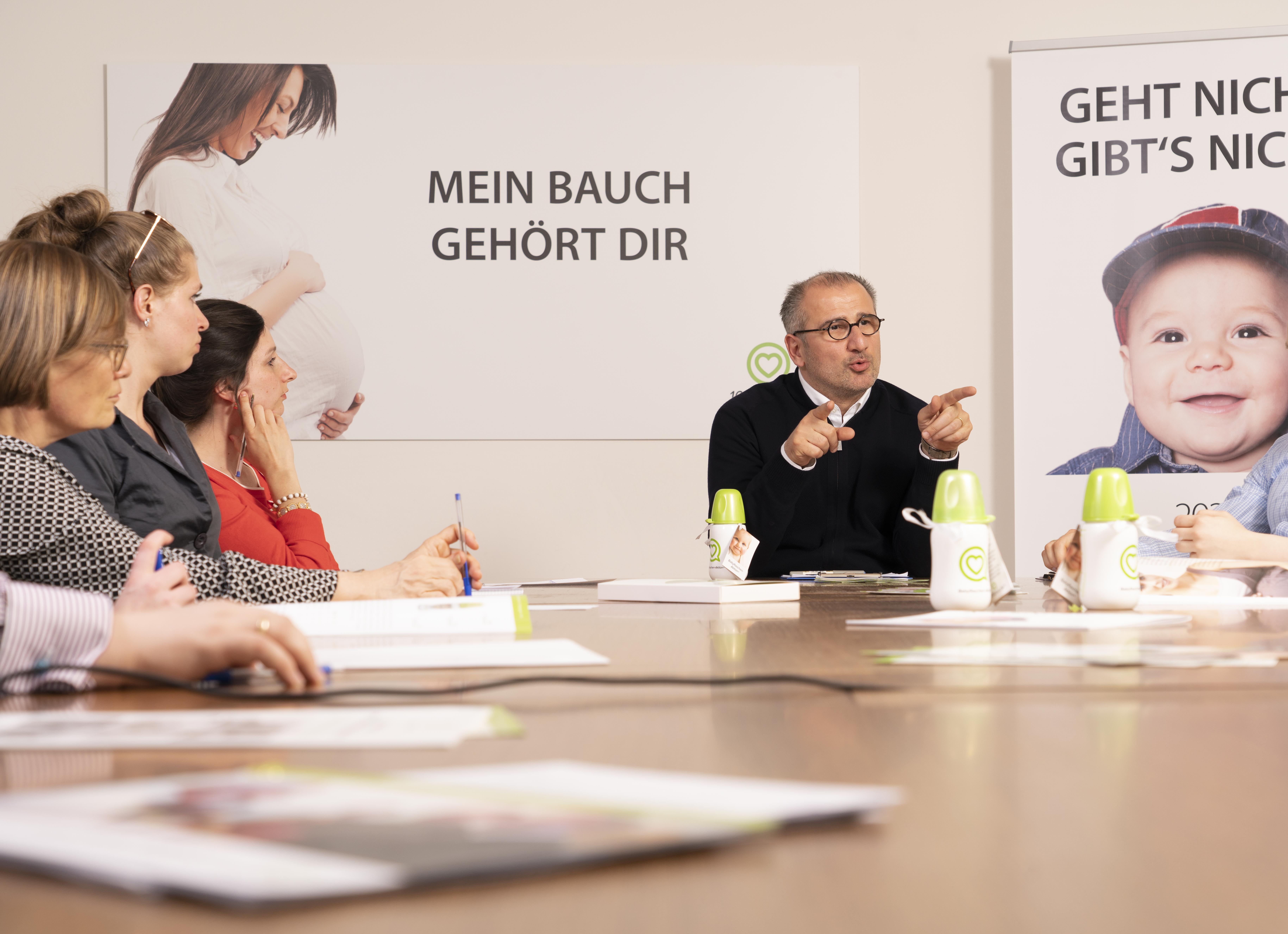 Kristijan Aufiero: „Beratung kann die Umstände des Lebens nicht auf einen Schlag verändern. Aber sie kann die Perspektive auf diese Umstände verändern“ Kristijan Aufiero: „Beratung kann die Umstände des Lebens nicht auf einen Schlag verändern. Aber sie kann die Perspektive auf diese Umstände verändern“