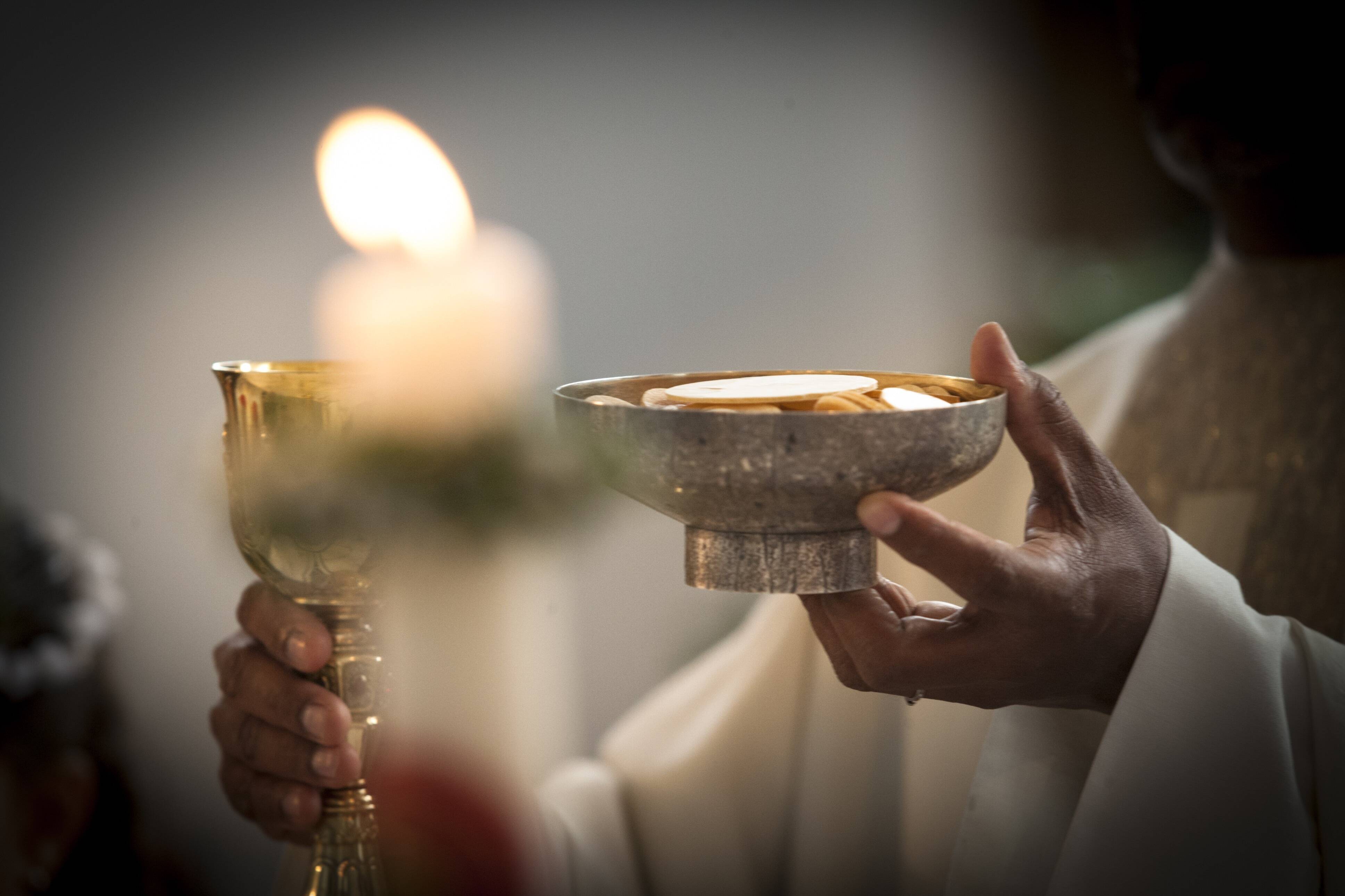 Heilige Wandlung: Die Verbindung von Irdischem und Himmlischen bildet sich nicht zuletzt an der katholischen Liturgie ab Heilige Wandlung: Die Verbindung von Irdischem und Himmlischen bildet sich nicht zuletzt an der katholischen Liturgie ab