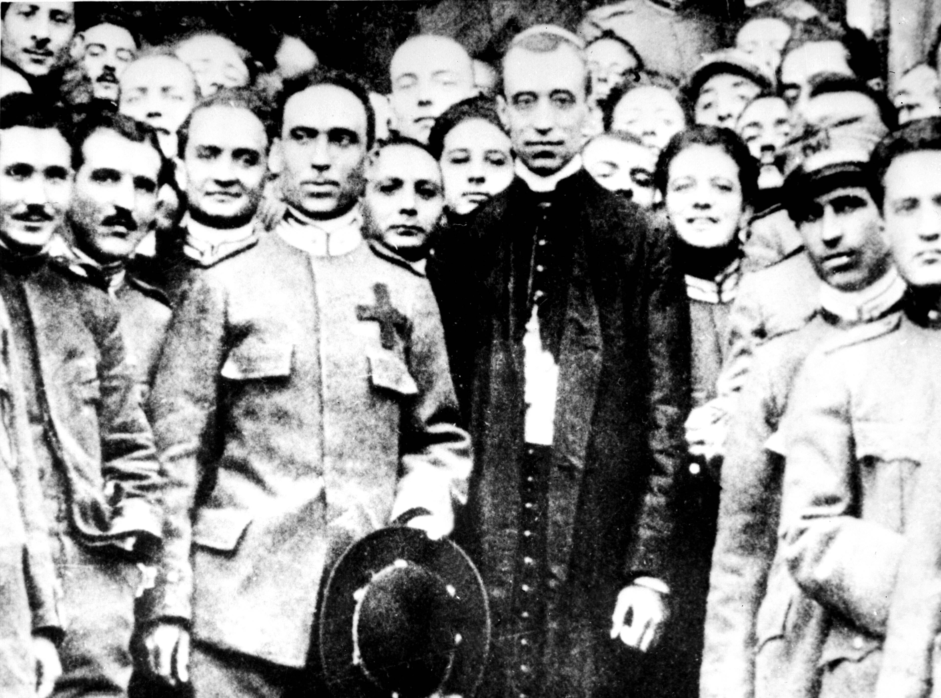 Während seiner Zeit als Nuntius in Berlin besuchte der damalige Bischof Eugenio Pacelli 1918 italienische Gefangene Während seiner Zeit als Nuntius in Berlin besuchte der damalige Bischof Eugenio Pacelli 1918 italienische Gefangene