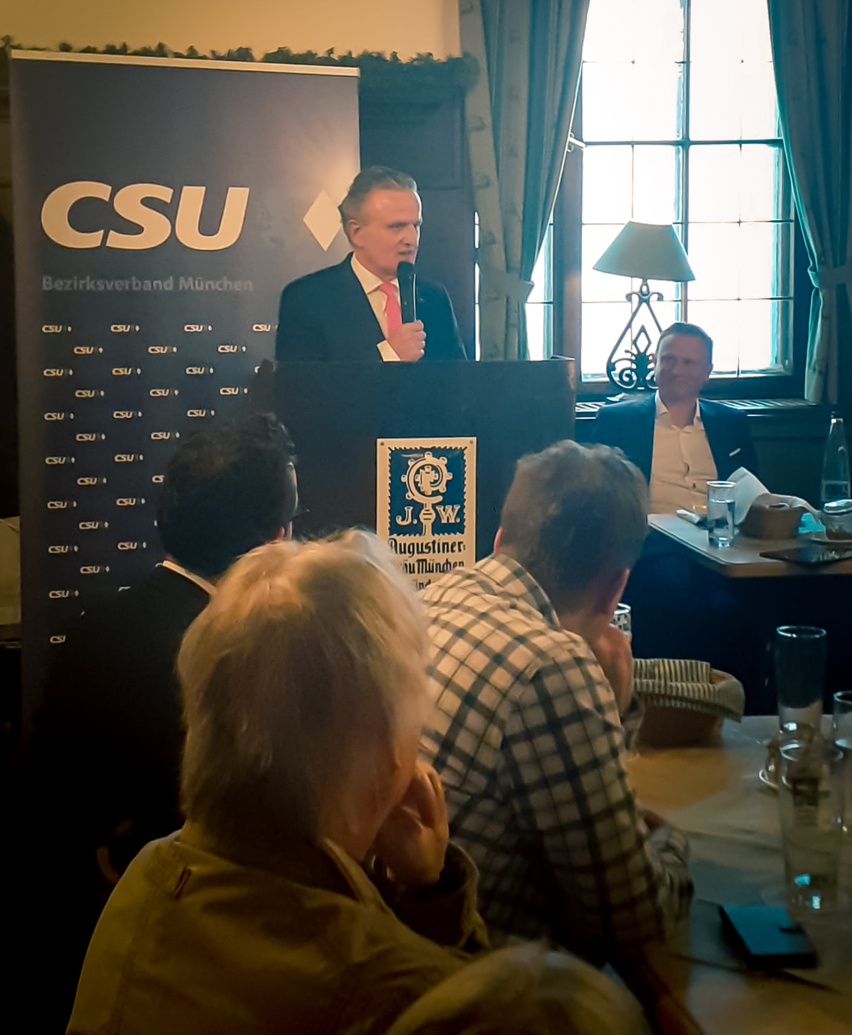 Der Stuttgarter Oberbürgermeister Frank Nopper (CDU) bei einer Veranstaltung der Münchner CSU Der Stuttgarter Oberbürgermeister Frank Nopper (CDU) bei einer Veranstaltung der Münchner CSU