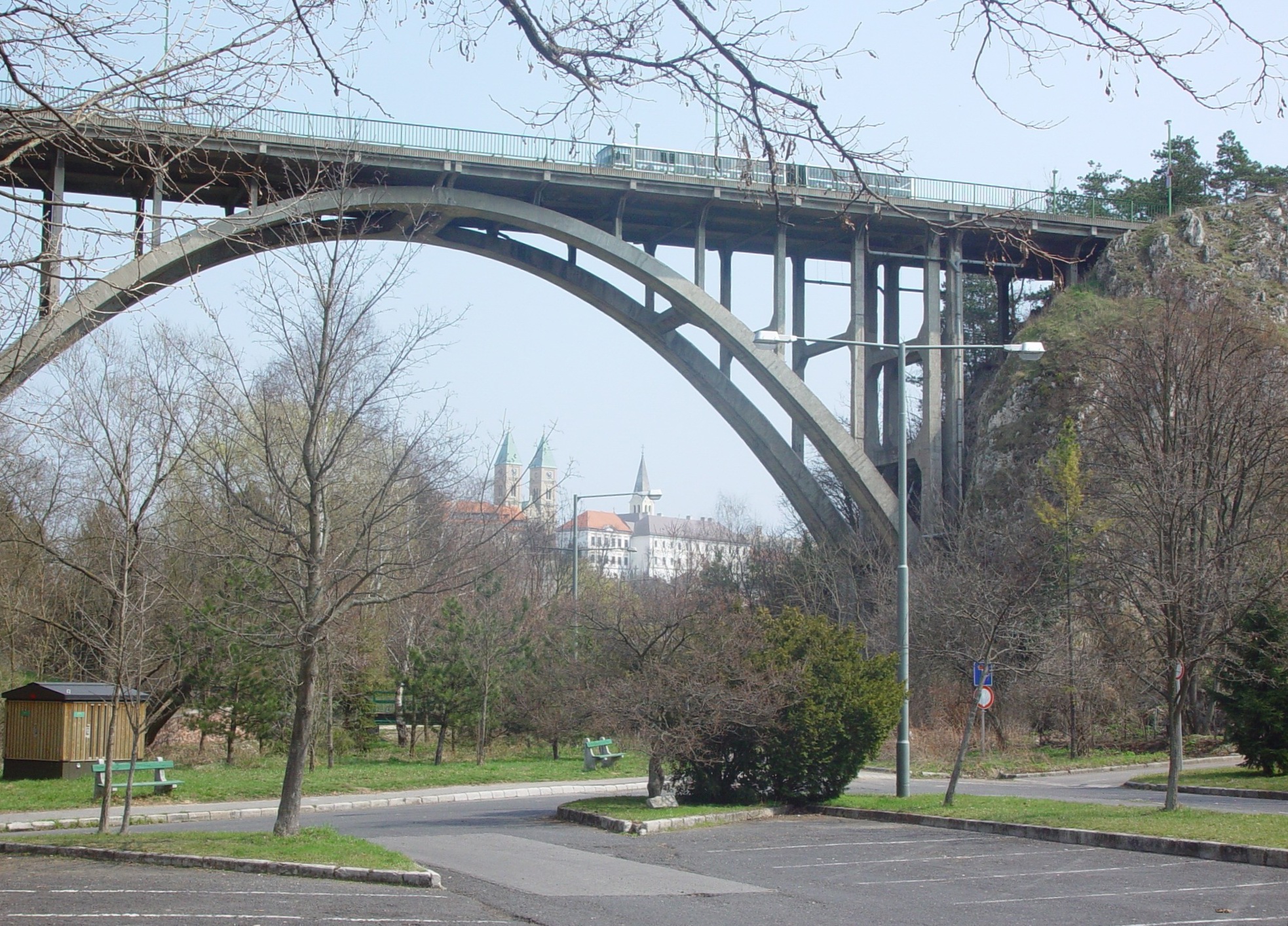 Sankt-Stephan-Talbrücke in Veszprém