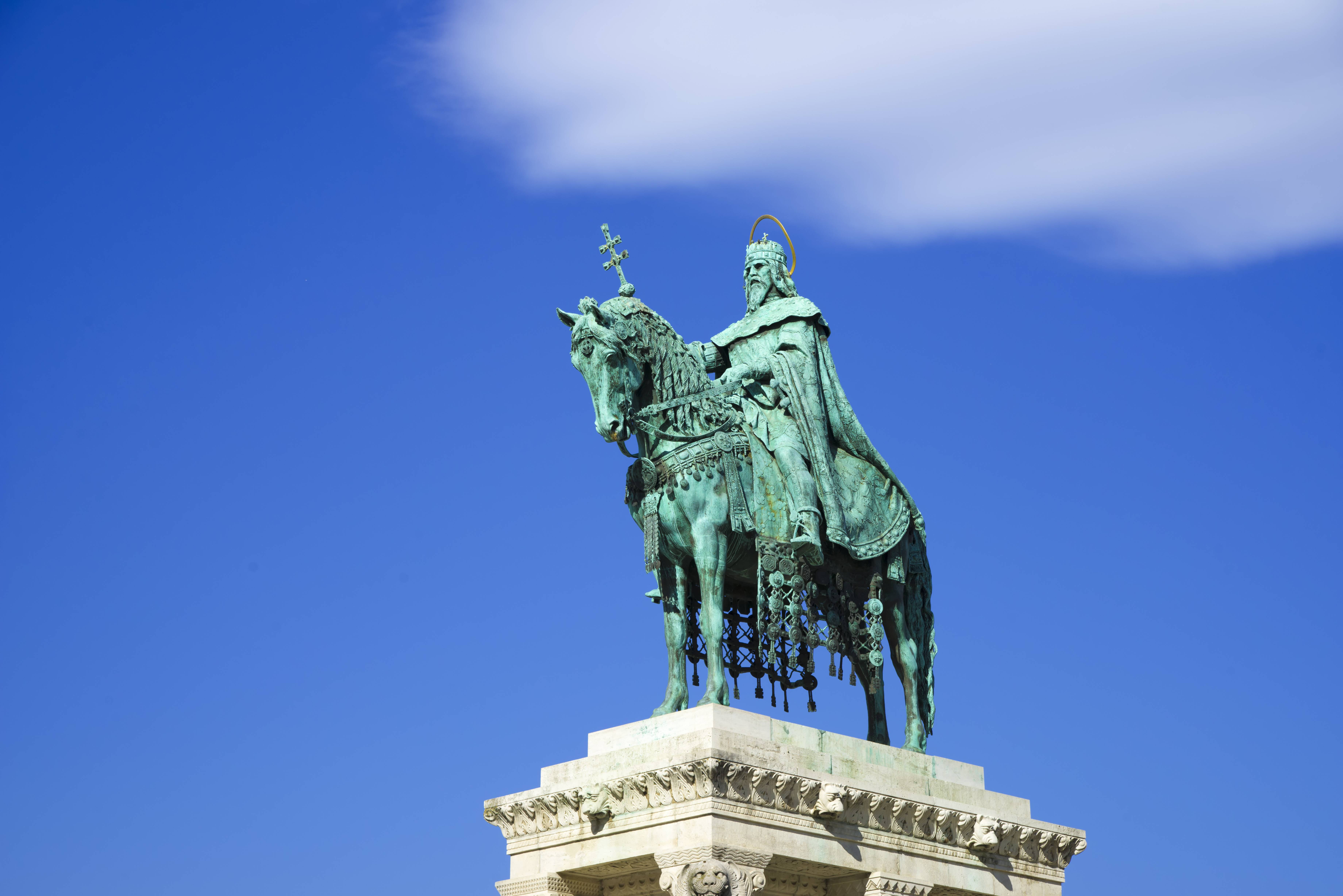 Reiterdenkmal von König Stephan I., in Budapest, dem Nationalheiligen Ungarns Reiterdenkmal von König Stephan I., in Budapest, dem Nationalheiligen Ungarns