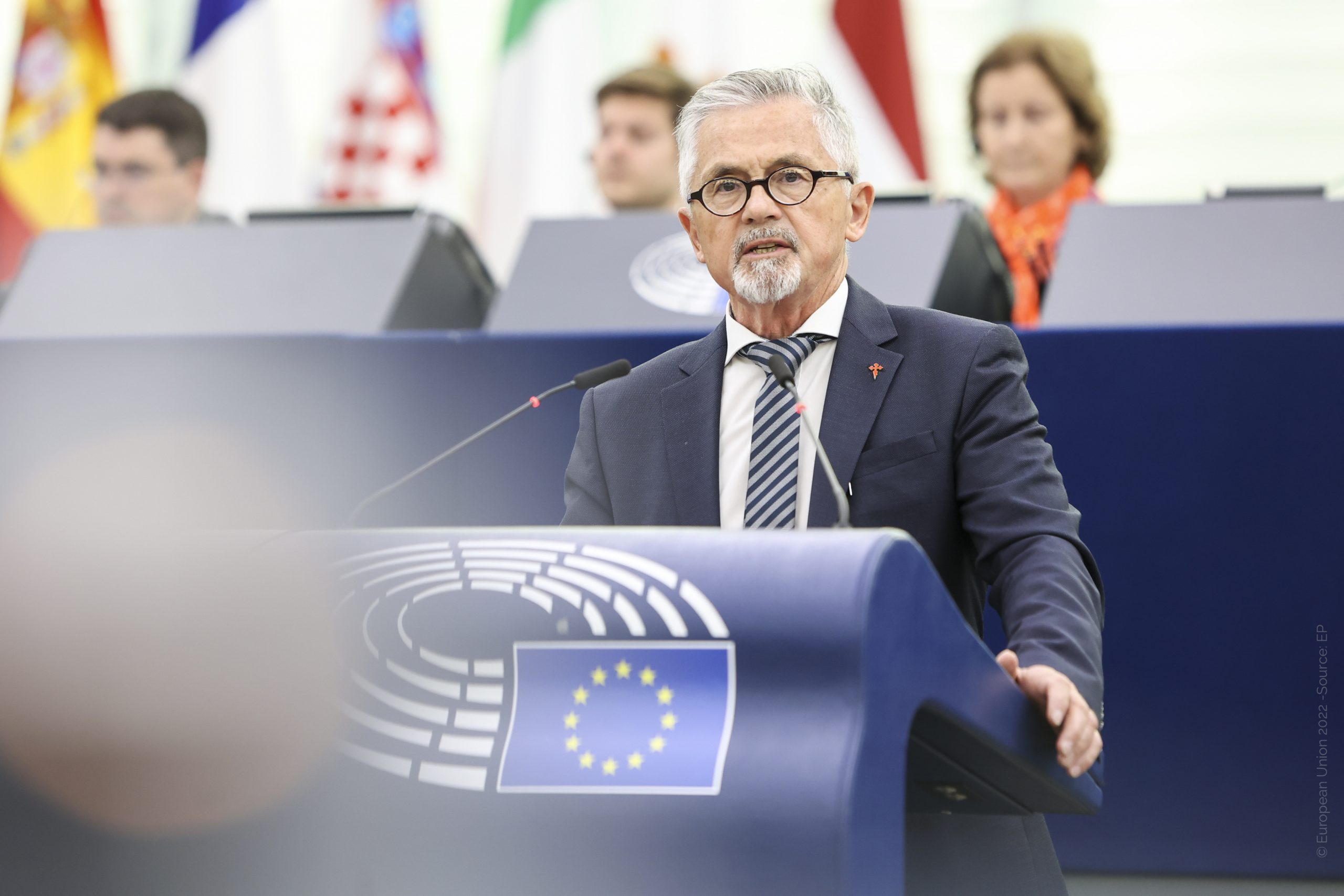 Bernhard Zimniok im EU-Parlament: „Wir brauchen eine Nullzuwanderung, kein einziger Asylbewerber darf mehr seinen Fuß auf europäischen Boden setzen“ Bernhard Zimniok im EU-Parlament: „Wir brauchen eine Nullzuwanderung, kein einziger Asylbewerber darf mehr seinen Fuß auf europäischen Boden setzen“