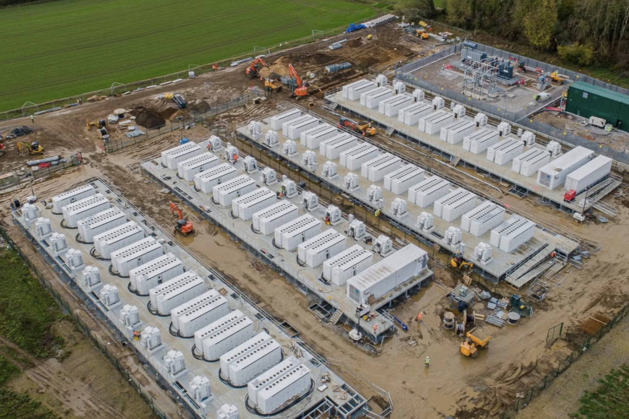Europas größter Batteriespeicher im nordenglischen Cottingham (East Yorkshire): „Man bräuchte davon 7.000 Anlagen, um nur den Strombedarf eines Tages zu decken“ Europas größter Batteriespeicher im nordenglischen Cottingham (East Yorkshire): „Man bräuchte davon 7.000 Anlagen, um nur den Strombedarf eines Tages zu decken“