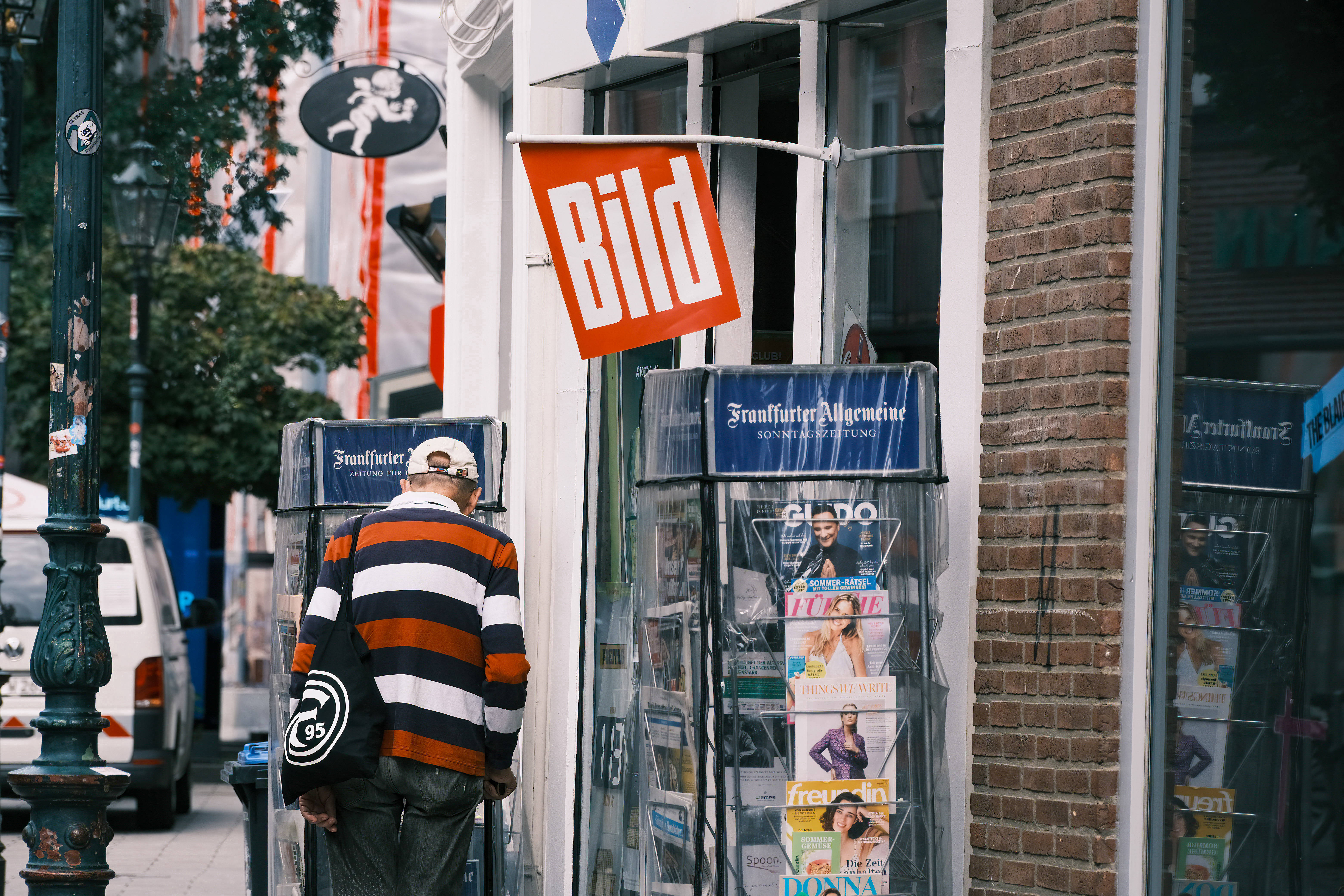 Zeitungskiosk in Düsseldorf: Bild ist nicht nur die auflagen-, sondern auch online die reichweitenstärkste Zeitung des Landes Zeitungskiosk in Düsseldorf: Bild ist nicht nur die auflagen-, sondern auch online die reichweitenstärkste Zeitung des Landes