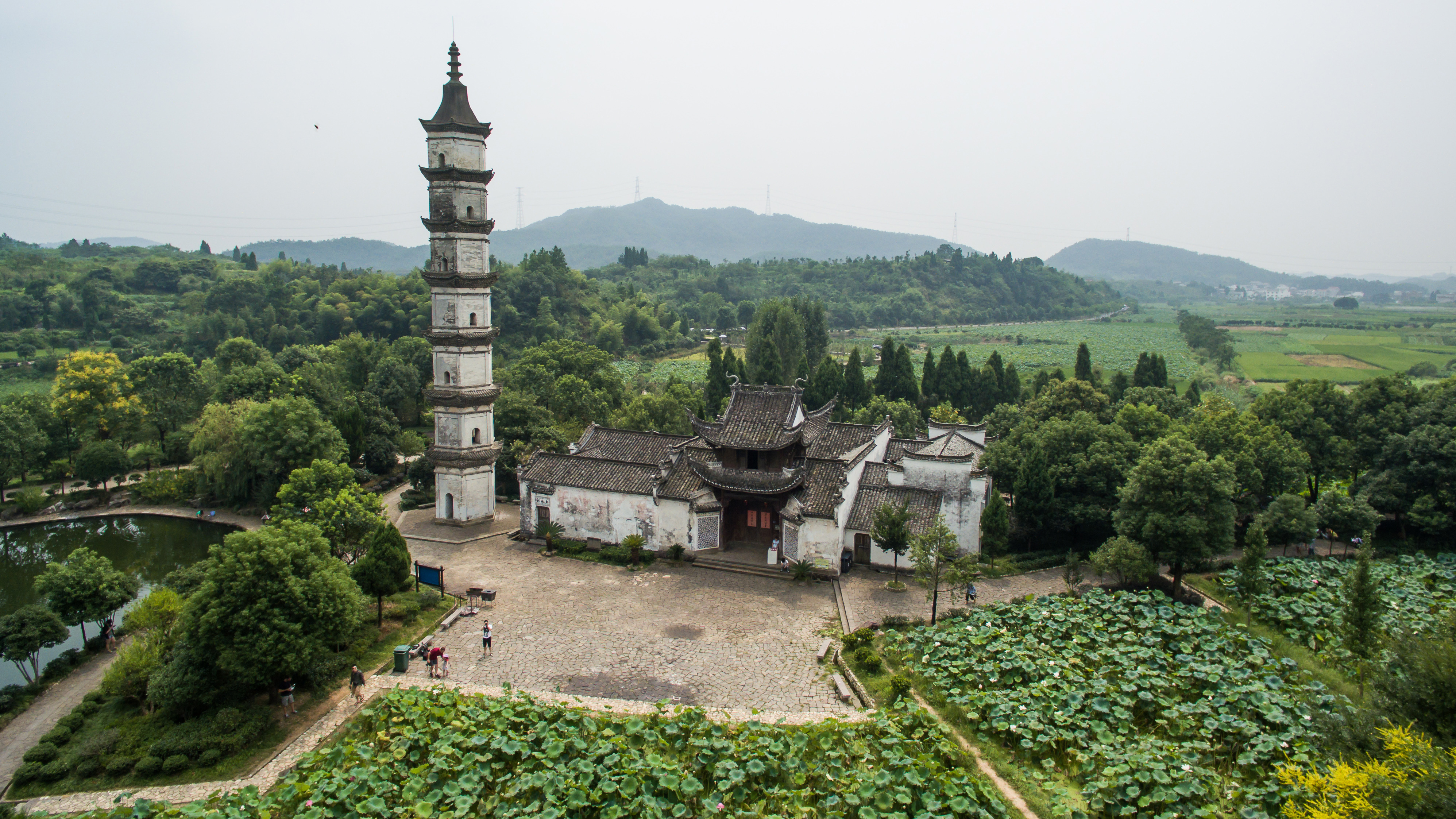 Historisches Dorf Xinye mit erhaltener Architektur aus der Ming- und Qing-Ära: Die Sehnsucht des alten Chinas nach Harmonie, Gemütlichkeit und Ruhe, sein feines Gespür für die Ästhetik von Gärten und Landschaften haben es mir so angetan Historisches Dorf Xinye mit erhaltener Architektur aus der Ming- und Qing-Ära: Die Sehnsucht des alten Chinas nach Harmonie, Gemütlichkeit und Ruhe, sein feines Gespür für die Ästhetik von Gärten und Landschaften haben es mir so angetan