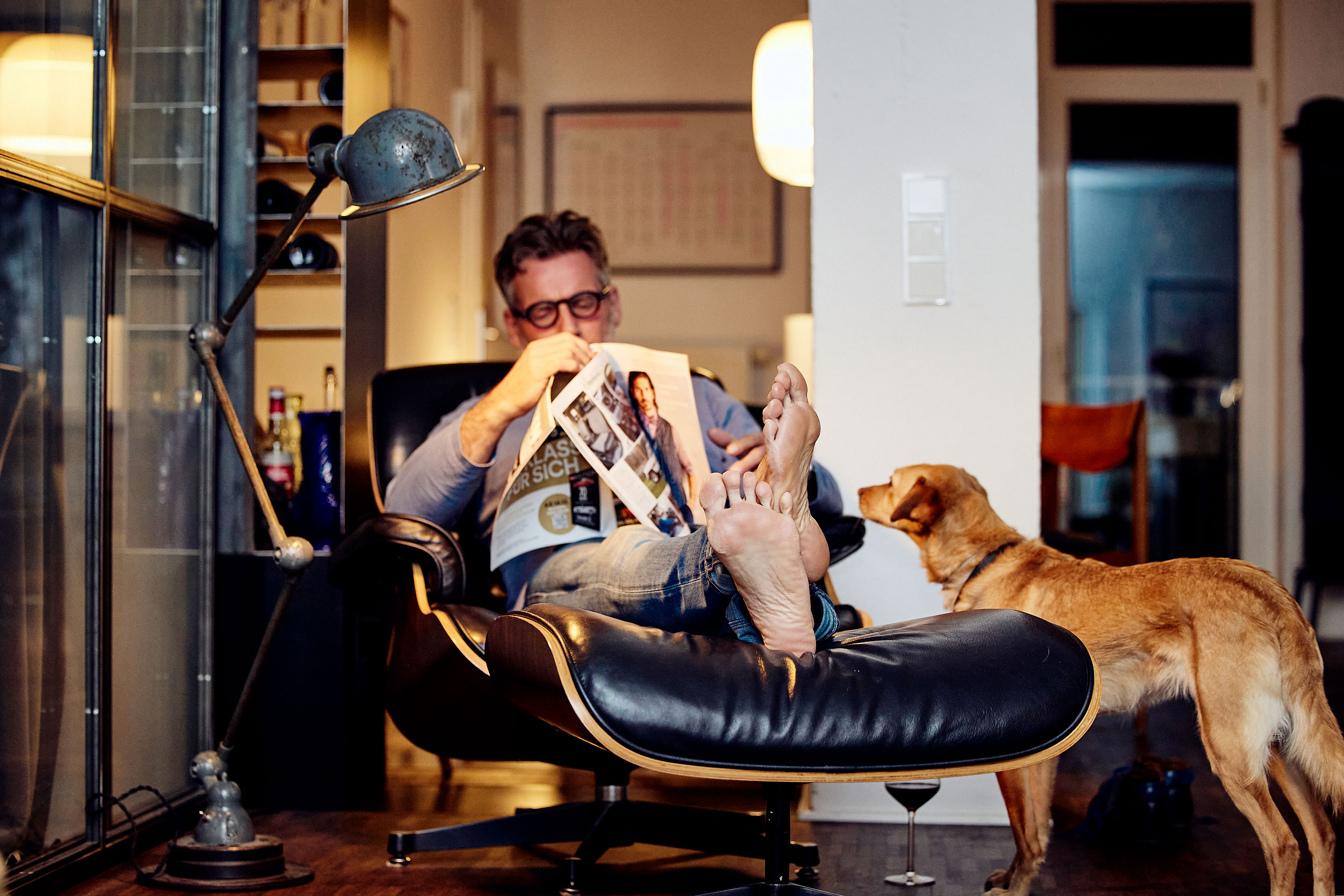 Die Ausgaben für Hundefutter ordne ich dem Verteidigungshaushalt zu, worauf die Hündin verlangt, dass sie mindestens zwei Prozent unseres Haushaltseinkommens betragen müssen