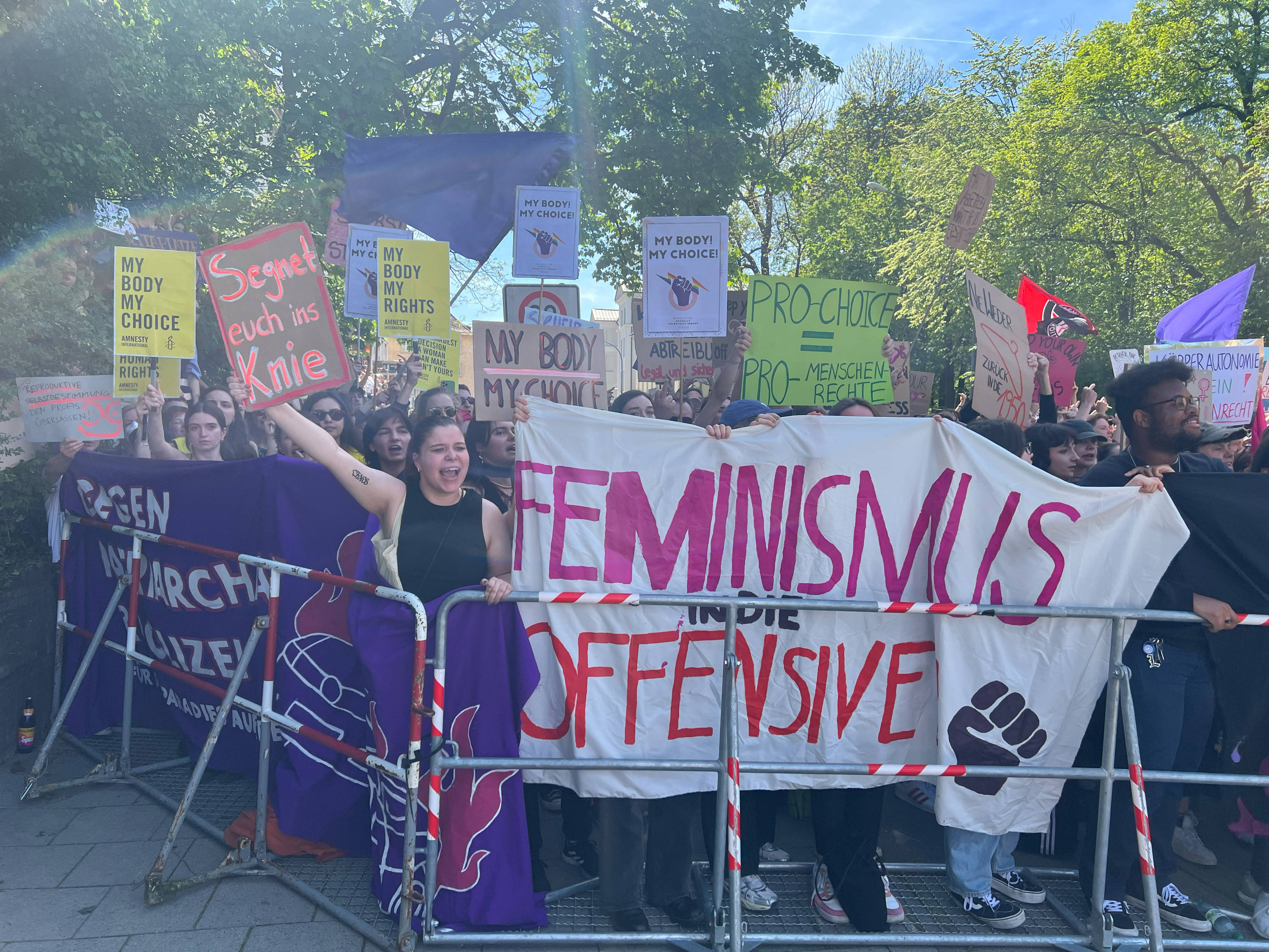 Linksradikale Gegendemonstranten vom Marsch fürs Leben 2024
