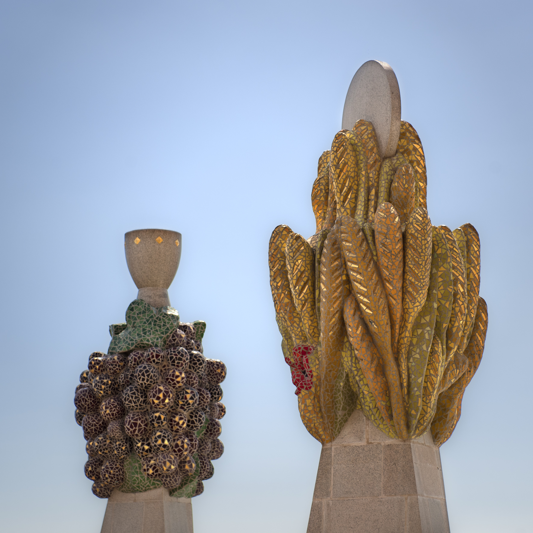 Sagrada Família, Turmspitzen mit den Symbolen der hl. Eucharistie