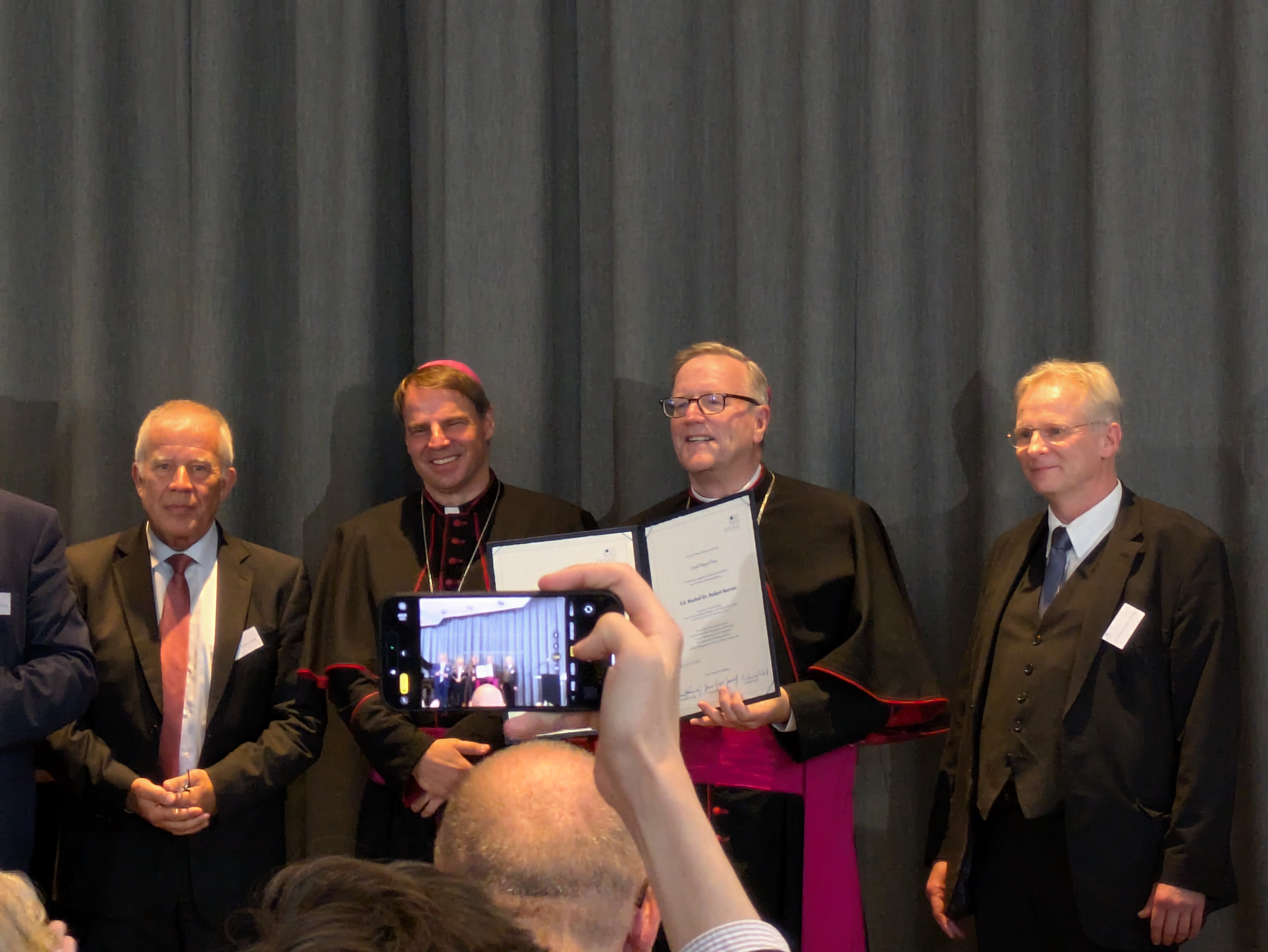Bischof Robert Barron (3. v. l.) während der Verleihung des Josef-Pieper-Preises 2025 in Münster/Westfalen