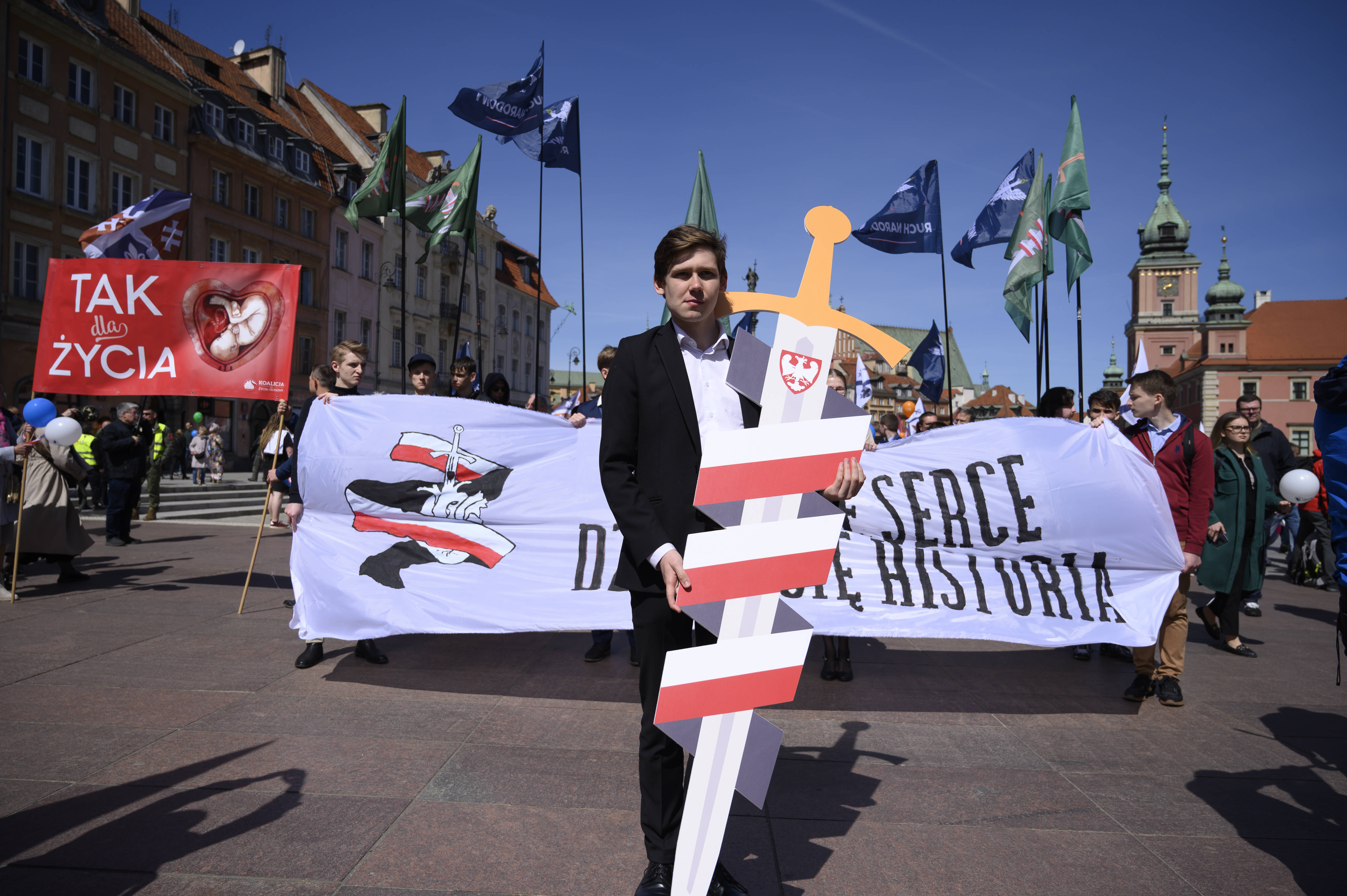 Szczerbiec na Marszu dla Życia i Rodziny, Warszawa, kwiecień 2025