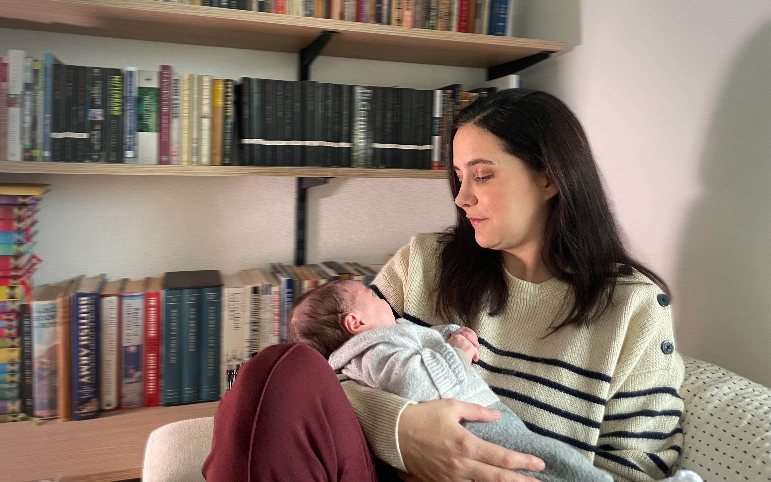 Elisabeth Dampier mit ihrem dritten Baby, 2025