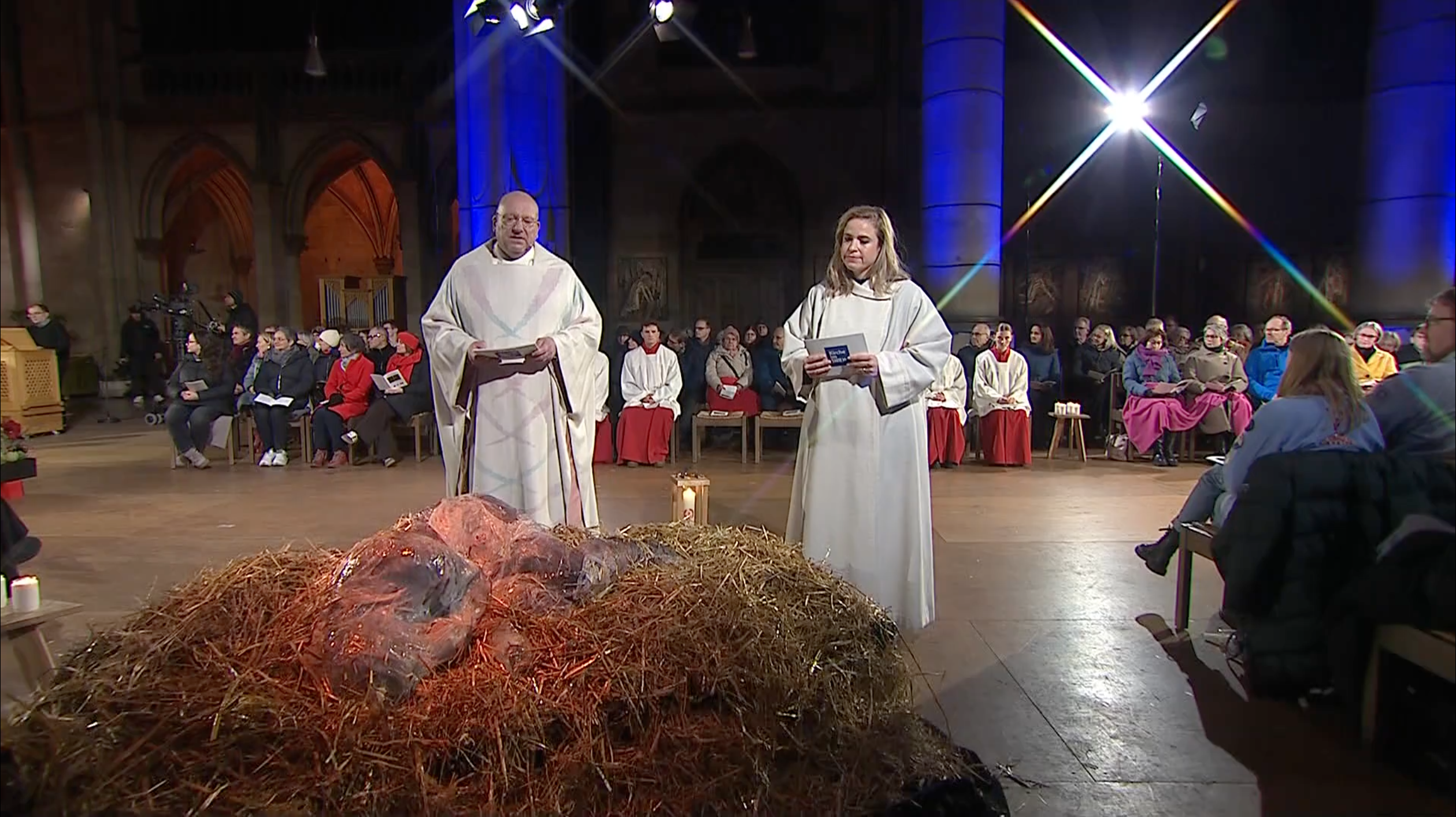 Krippe in katholischer Christmette bei Fernsehgottesdienst in St. Maria, Stuttgart, 24.12.2025