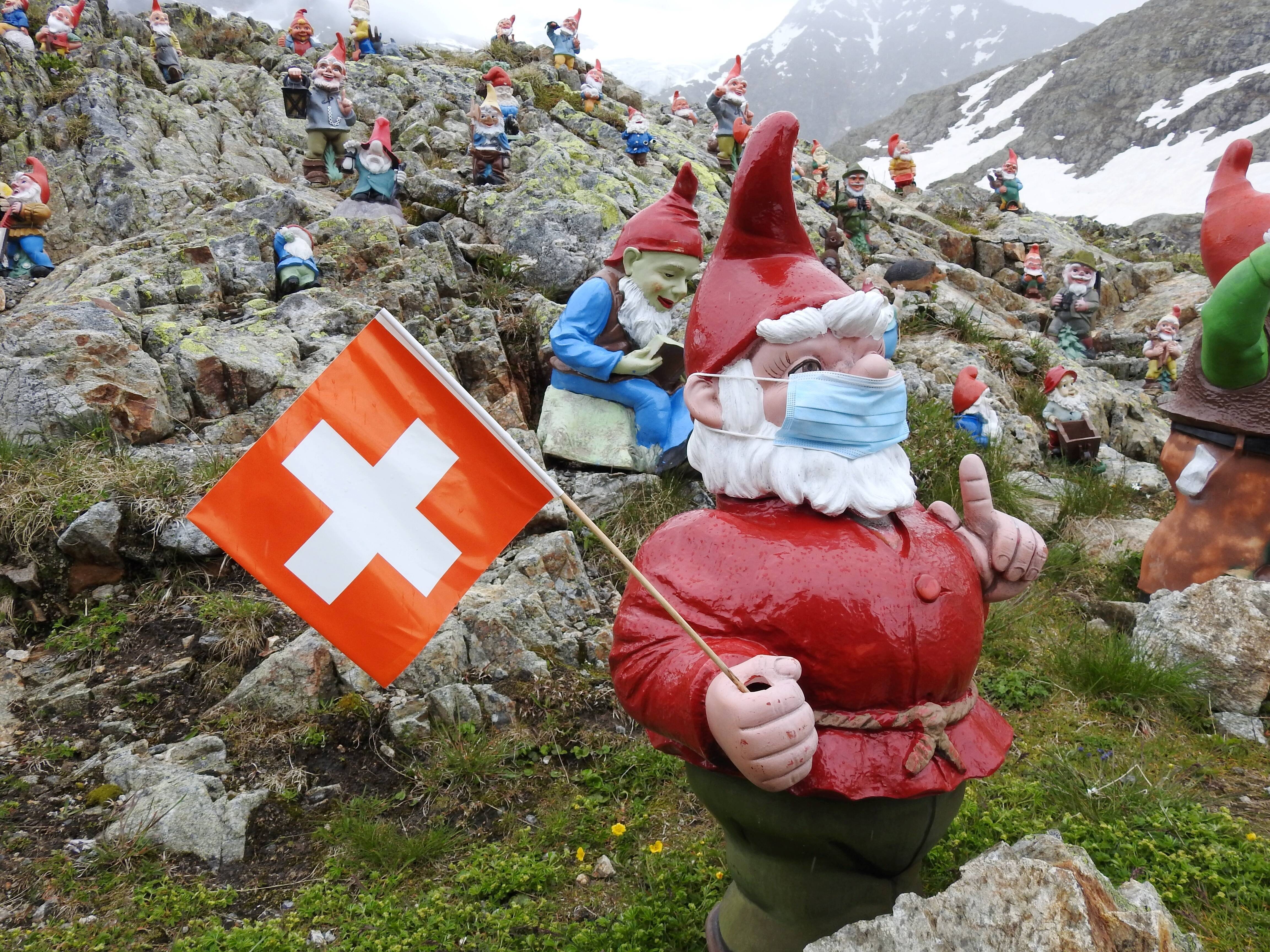 Gartenzwerge in den Schweizer Alpen