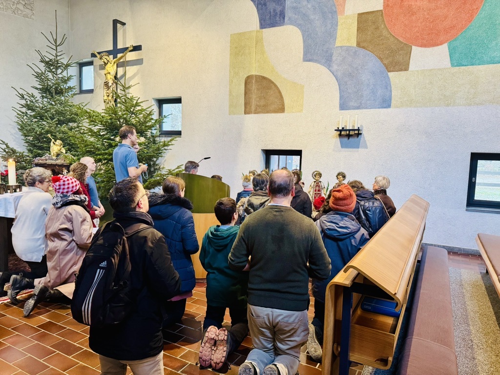 Die Wallfahrer sind in der Klosterkirche Au angekommen