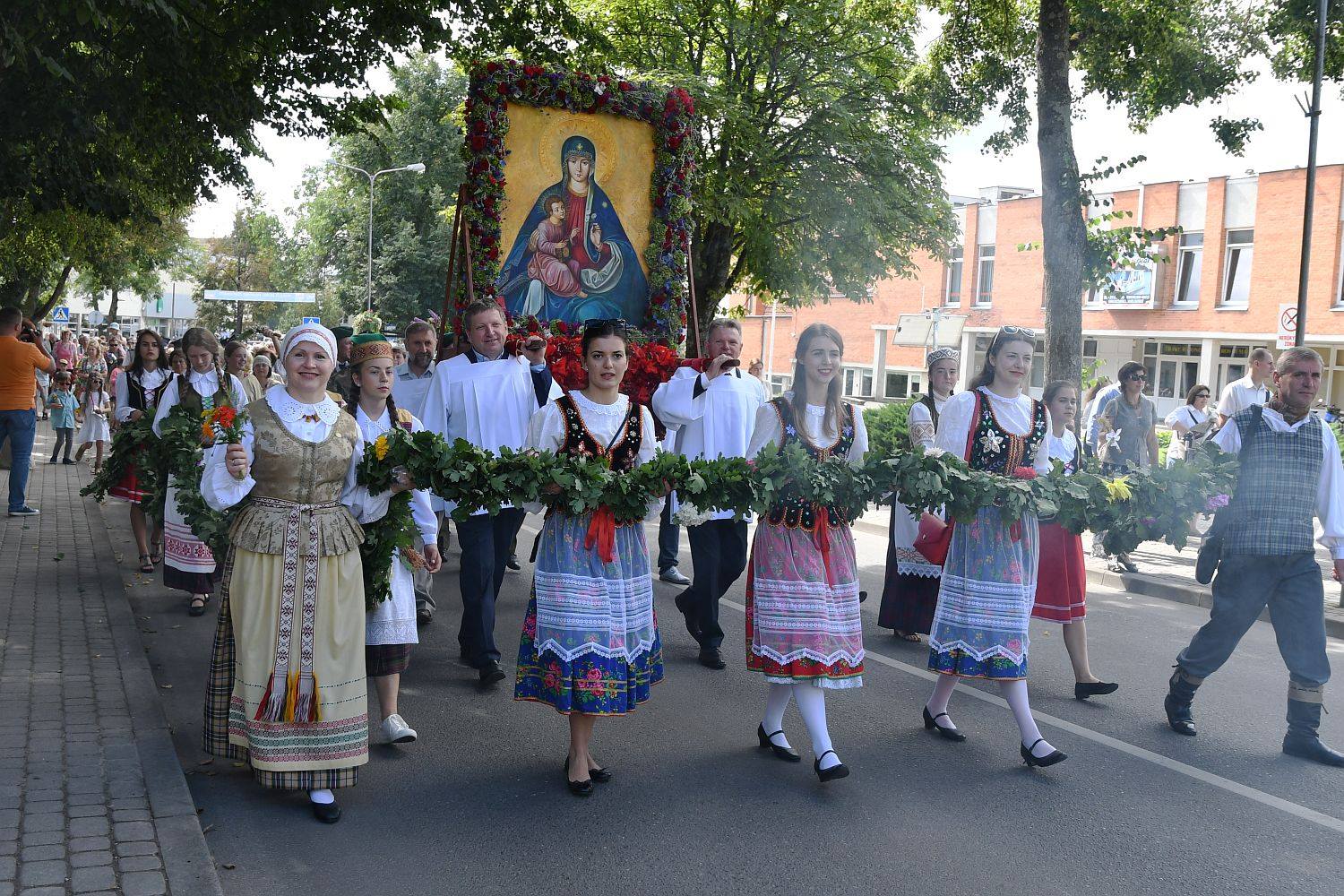Prozession durch Trakai mit dem Bild der Gottesmutter aus der Basilika Mariä Heimsuchung