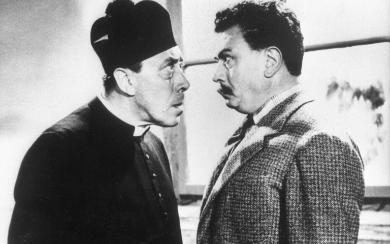 Fernandel (l.) und Gino Cervi als Don Camillo und Peppone