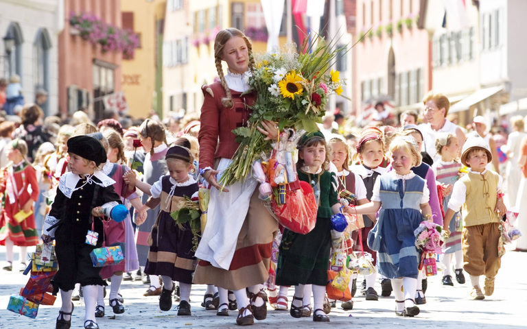 Historischer Kinderfestzug im mittelfränkischen Dinkelsbühl