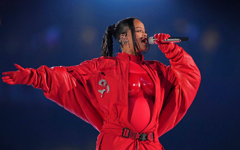 Die schwangere Rihanna während ihres Super-Bowl-Auftritts
