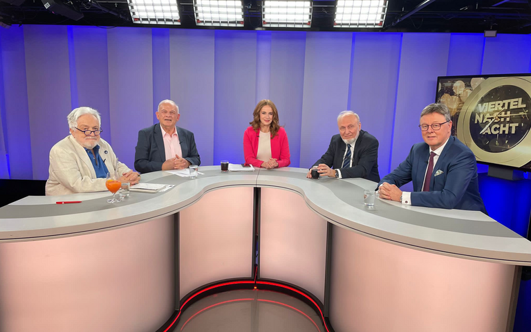 Kolumnist Henryk M. Boder (v.l.n.r.), Ex-ZDF-Moderator Peter Hahne, Moderatorin Patricia Platiel, Ökonom Hans-Werner Sinn sowie CDU-Abgeordneter Michael Grosse-Brömer