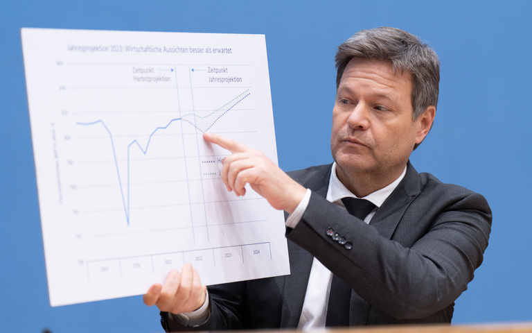 Bundeswirtschaftsminister Robert Habeck (Bündnis 90/Die Grünen) bei der Vorstellung des Jahreswirtschaftsberichts 2023 in der Bundespressekonferenz, 25.01.2023