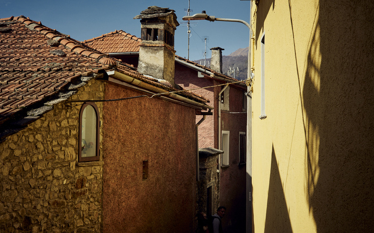 Sonnenbeschienene Fassaden: Meine Frau Judith liebt den Sonnenstrahl – wir sind Lichtgestalten