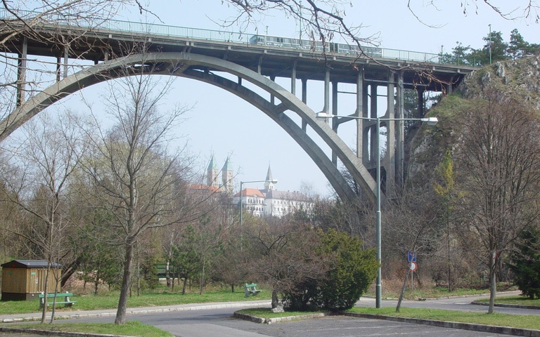 Sankt-Stephan-Talbrücke in Veszprém