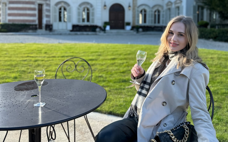 Kolumnistin Kristina Ballova in der Champagne