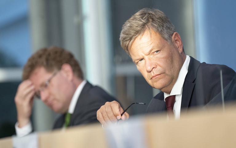Wirtschaftsminister Robert Habeck (Grüne) mit Patrick Graichen (l.)