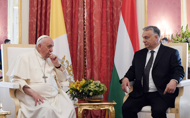 Ungarns Ministerpräsident Viktor Orbán mit Papst Franziskus bei dessen Besuch in Budapest Ende April 2023