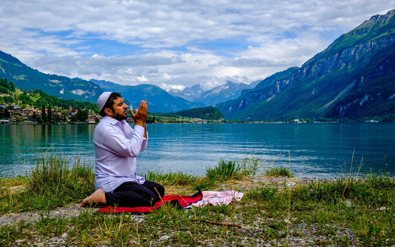 Betender Moslem in der Schweiz