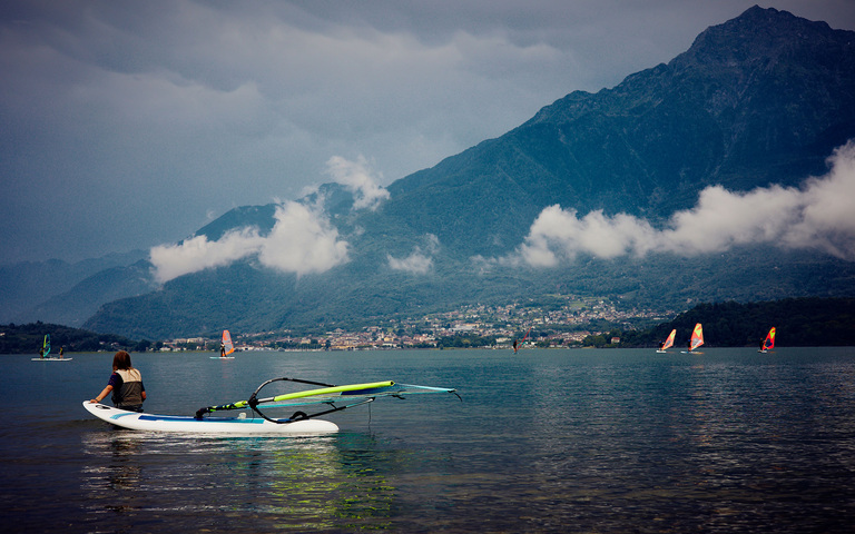 Surfen auf dem See, Schweiz