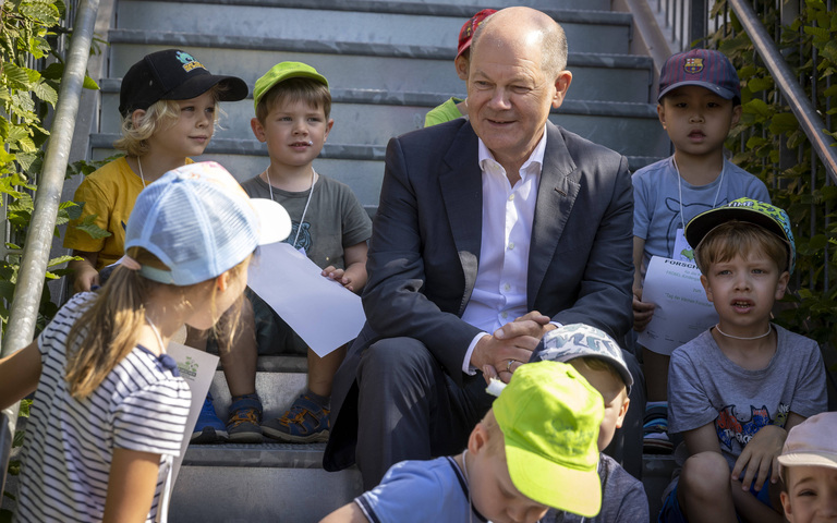 Bundeskanzler Olaf Scholz (SPD) besucht in seinem Wahlkreis in Potsdam zu Informationszwecken den Fröbel-Kindergarten „Springfrosch“, 13.06.2023