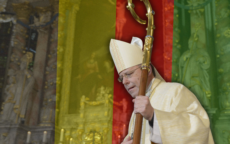 Dr. Ulrich Neymeyr, Bischof von Erfurt, mit Hirtenstab