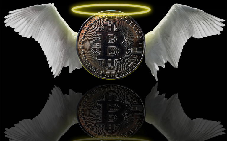 Visualisierte Bitcoin-Münze mit Flügeln und Heiligenschein