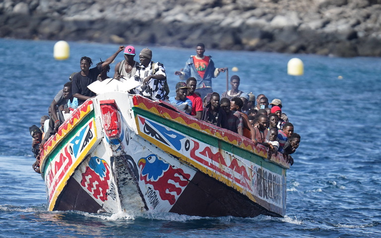 Ankunft von Migranten aus Schwarzafrika auf den zu Spanien gehörenden Kanarischen Inseln, El Hierro, Santa Cruz de Tenerife, 31.10.2023