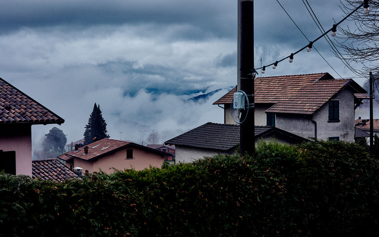 Im Dorf wird eine Taufe gefeiert: Zufrieden jauchzet groß und klein