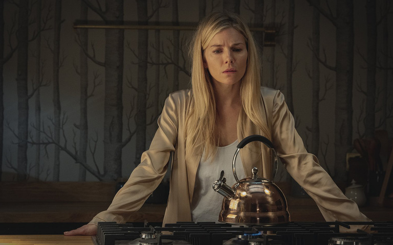 Sienna Miller als Sophie Whitehouse in „Anatomie eines Skandals“ (2022)