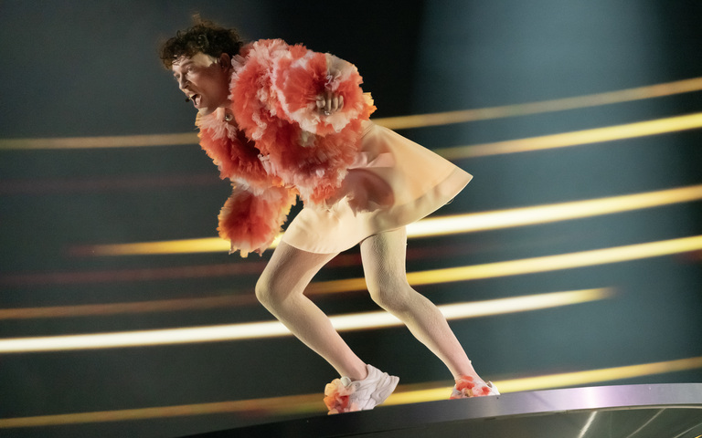 Der Schweizer Sänger Nemo, ESC-Gewinner 2024 mit seinem Song „The Code“