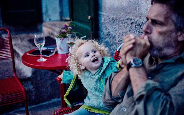 Das Töchterchen und ich üben den Balzruf eines Käuzchens