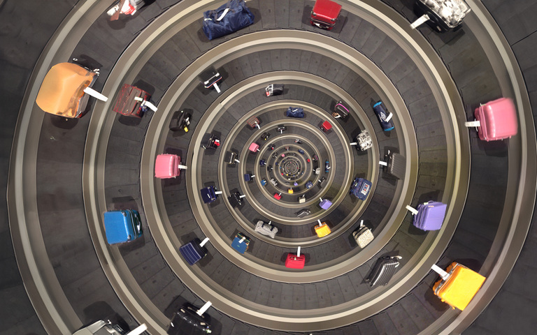 Automatische Gepäcksortierung in einem Flughafen