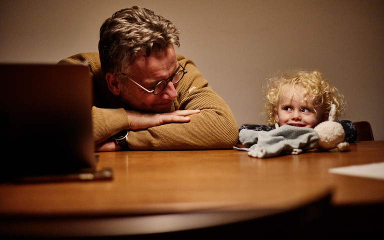 Mann mit Töchterchen