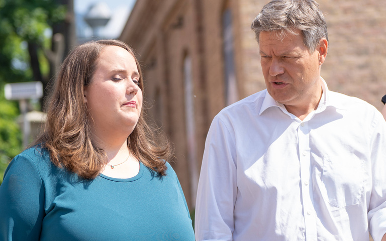 Ricarda Lang und Robert Habeck beim Kleinen Parteitag von Bündnis 90/Die Grünen am 01.06.2024, Potsdam