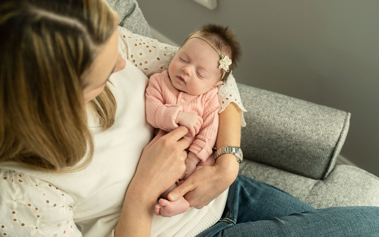 Mutter mit Neugeborenem