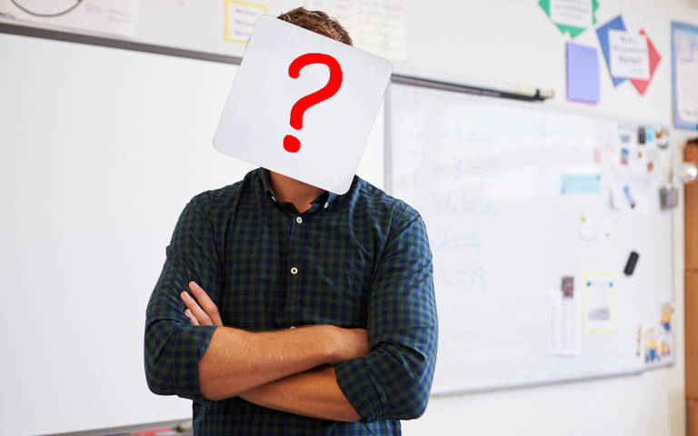 Lehrer mit Identifikationskrise: Wie können Eltern reagieren?